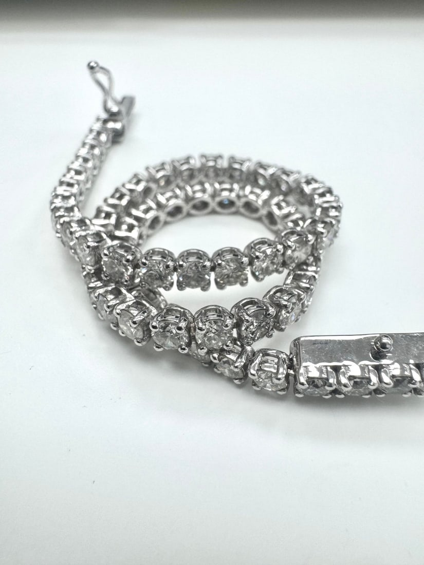 14K White gold tennis braclet 5.52CTW - 2