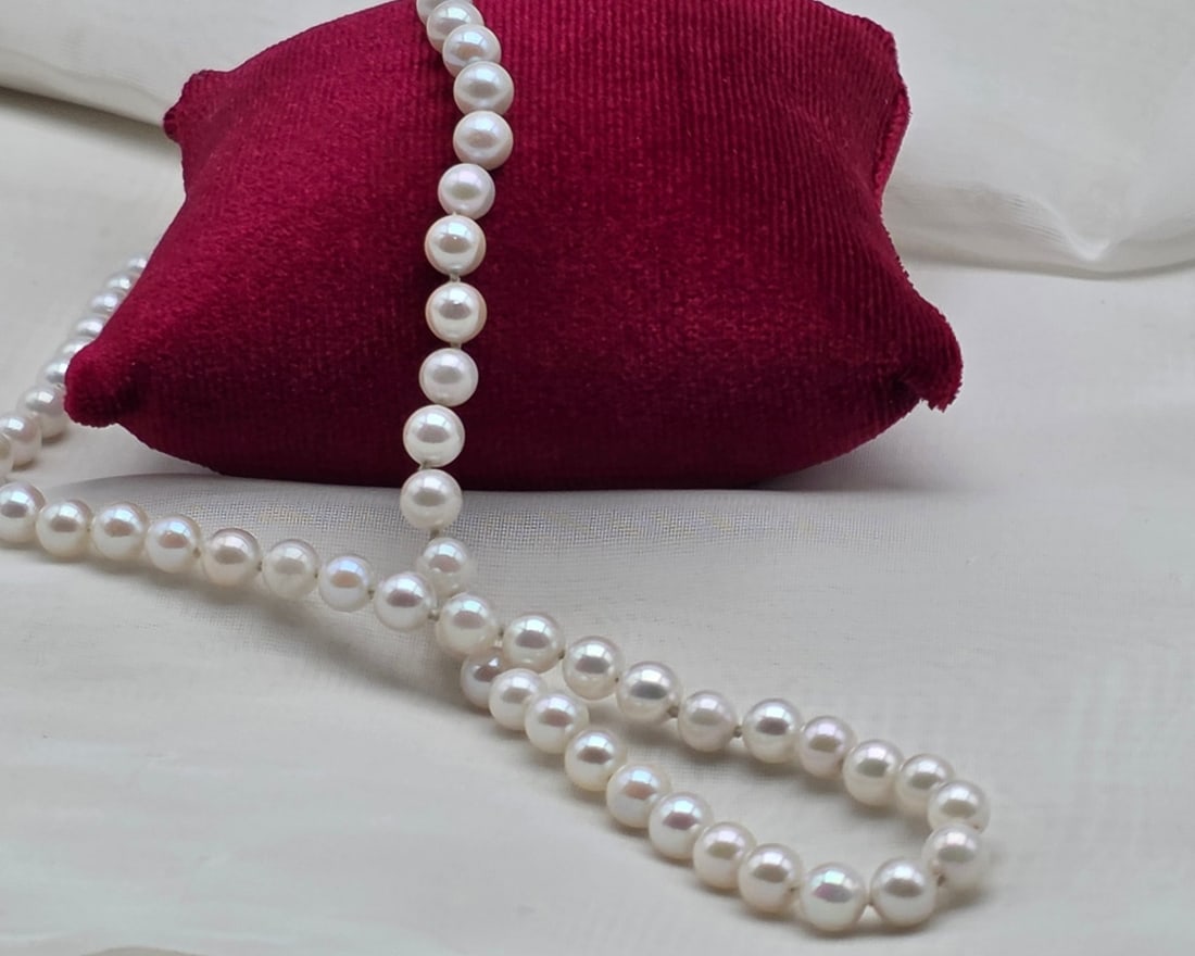 Akoya pearl necklace 5.5 to 6 mm, length 43 cm, white color with silver/rosy overtone, weight 19 g, - 2