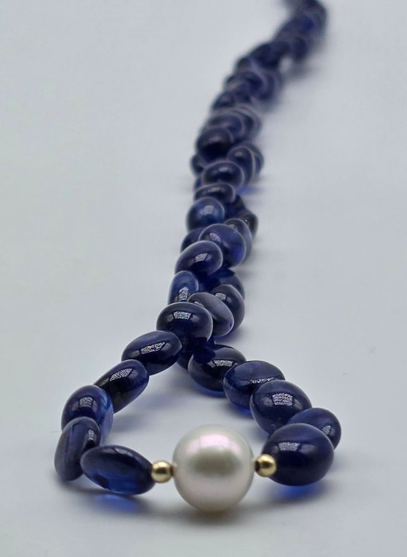 Natural sapphire necklace with a central 8.4 mm Akoya pearl, beads, and 18 kt (750) gold clasp - 3