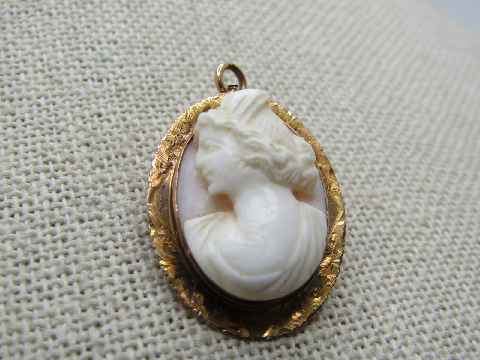 Vintage 10kt Carved Cameo Brooch/Pendant, 1910-1920's, 1.25" - 2