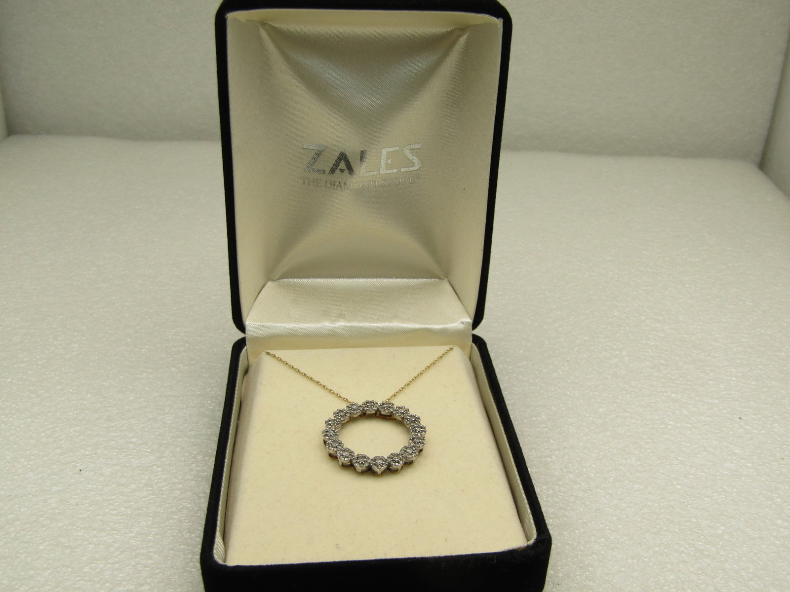 10kt Diamond Floral Blossom Circle Necklace, Singed JWBrR, Zales Jeweler's, 18" (1 of 9)