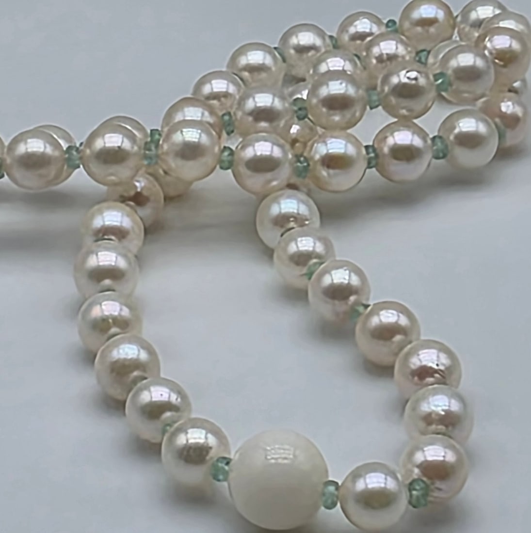 High-Jewelry Necklace: Exquisite 6-6.5mm Akoya, 20ct Emeralds, and Misu Coral - 7