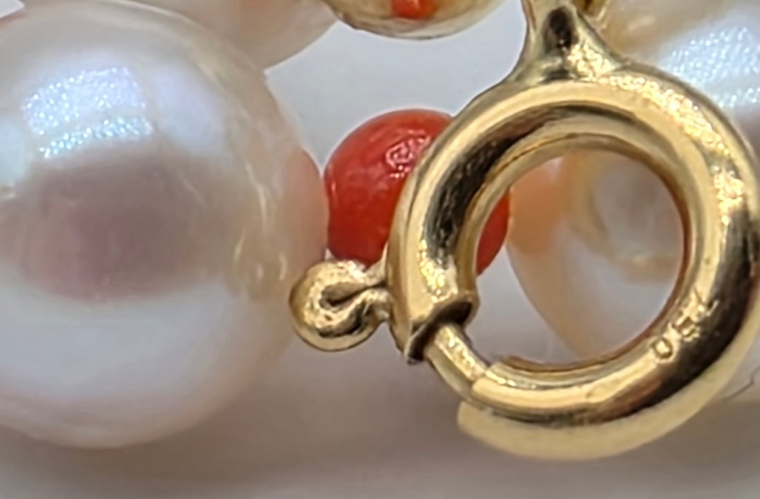 Akoya pearl necklace with coral, gold beads, and 18kt (750) yellow gold clasp - 4