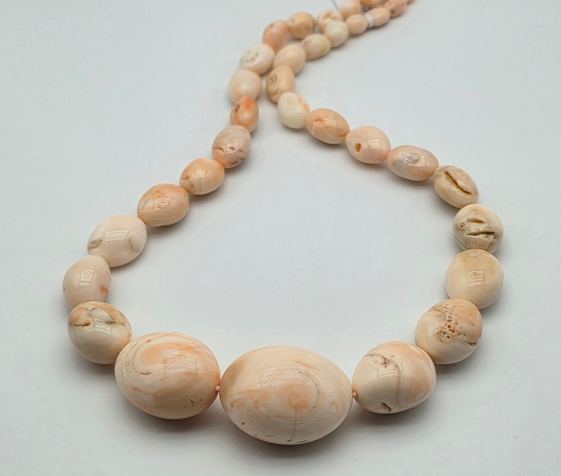 Momo coral necklace, 8 to 18 mm, with 18 kt (750) yellow gold clasp - 2