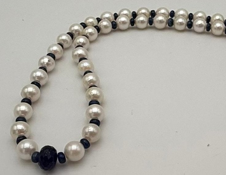 High-Jewelry Necklace: 5-5.5mm Akoya Pearls, Sapphire Spacers and Centerpiece - 3