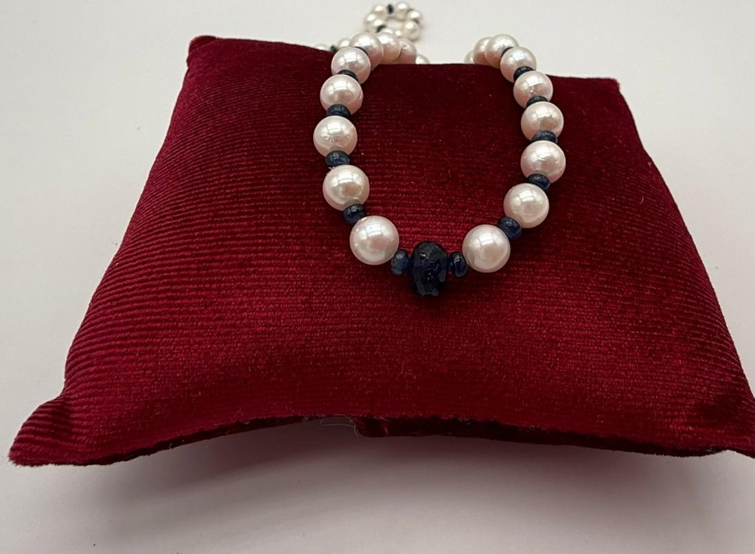 High-Jewelry Necklace: 5-5.5mm Akoya Pearls, Sapphire Spacers and Centerpiece - 4
