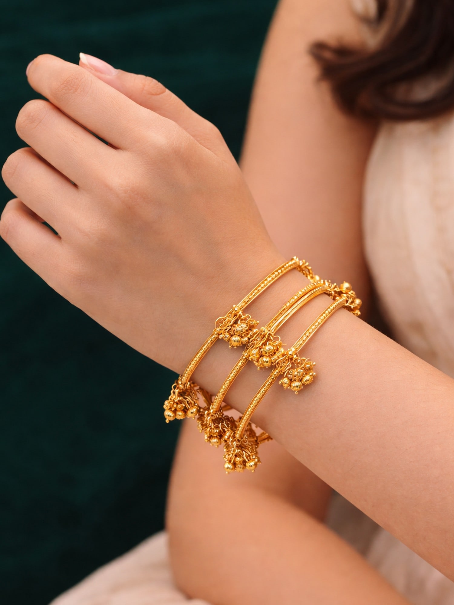 Gold Tone Kashmiri Ghungroo Bangle Set (Pack of 4): Title:Gold Tone Kashmiri Ghungroo Bangle Set (Pack of 4) Reference:itemcode : JA0254 Reserve: $36.00 Shipping: Domestic: Flat-rate of $12.00 to anywhere within the contiguous U.S. International: