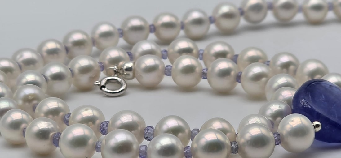 Akoya pearl necklace with a central tanzanite, gold spheres, tanzanite rondelles between each pearl, - 3