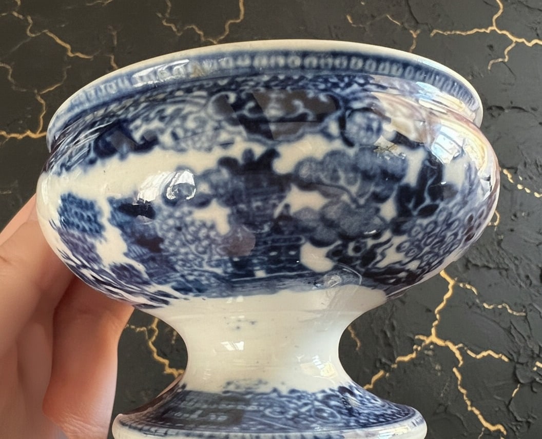Antique Blue Willow Transferware Pedestal Salt Cellar, English Circa 1820 - 3