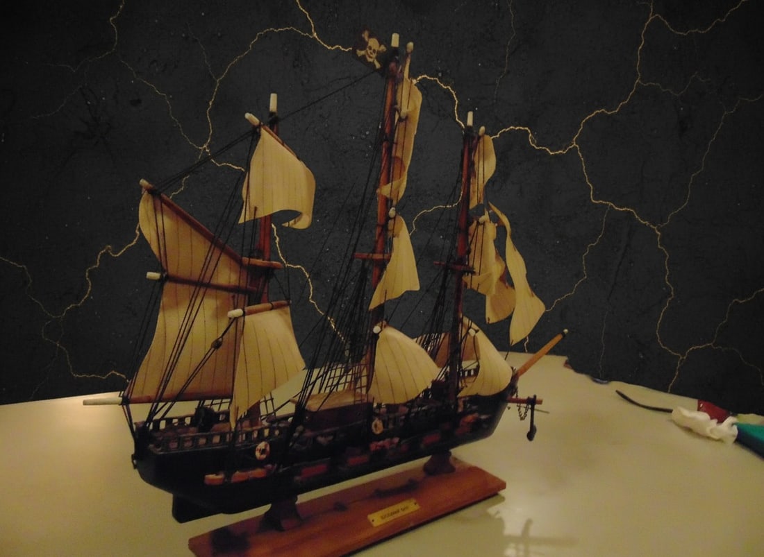 Large 20" Detailed Nautical Pirate Vessel Model Handcrafted Vintage Decor - 2