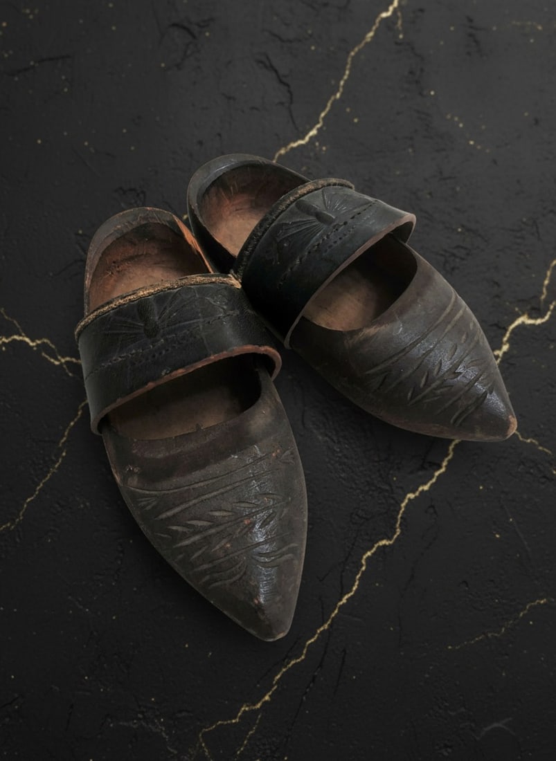 Child Size Rustic Wood Clogs Leather Dragonfly Strap Folk Style Shoes - 5