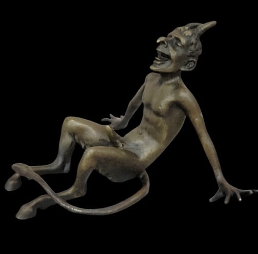 Hand-Finished Bronze Satyr Figurine Mythical Demon Statue Greek Art Decor: Title:Hand-Finished Bronze Satyr Figurine Mythical Demon Statue Greek Art Decor Description:This detailed bronze sculpture depicts a dramatic mythological encounter between a satyr and a nymph. The sa