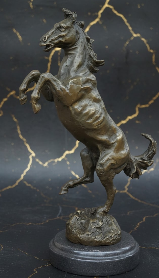 Vintage Bronze Rearing Horse Sculpture English Equestrian Figurine Statue: Title:Vintage Bronze Rearing Horse Sculpture English Equestrian Figurine Statue Description:This exquisite bronze sculpture captures a moment of pure equine energy and emotion as a powerful horse rear