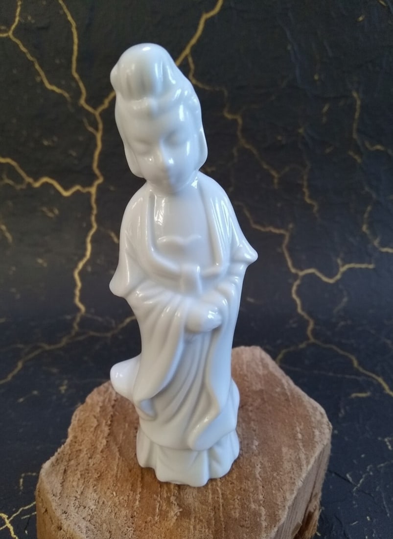 Small Vintage Japanese Geisha Figurine White Porcelain Ornament 4.5" - 2