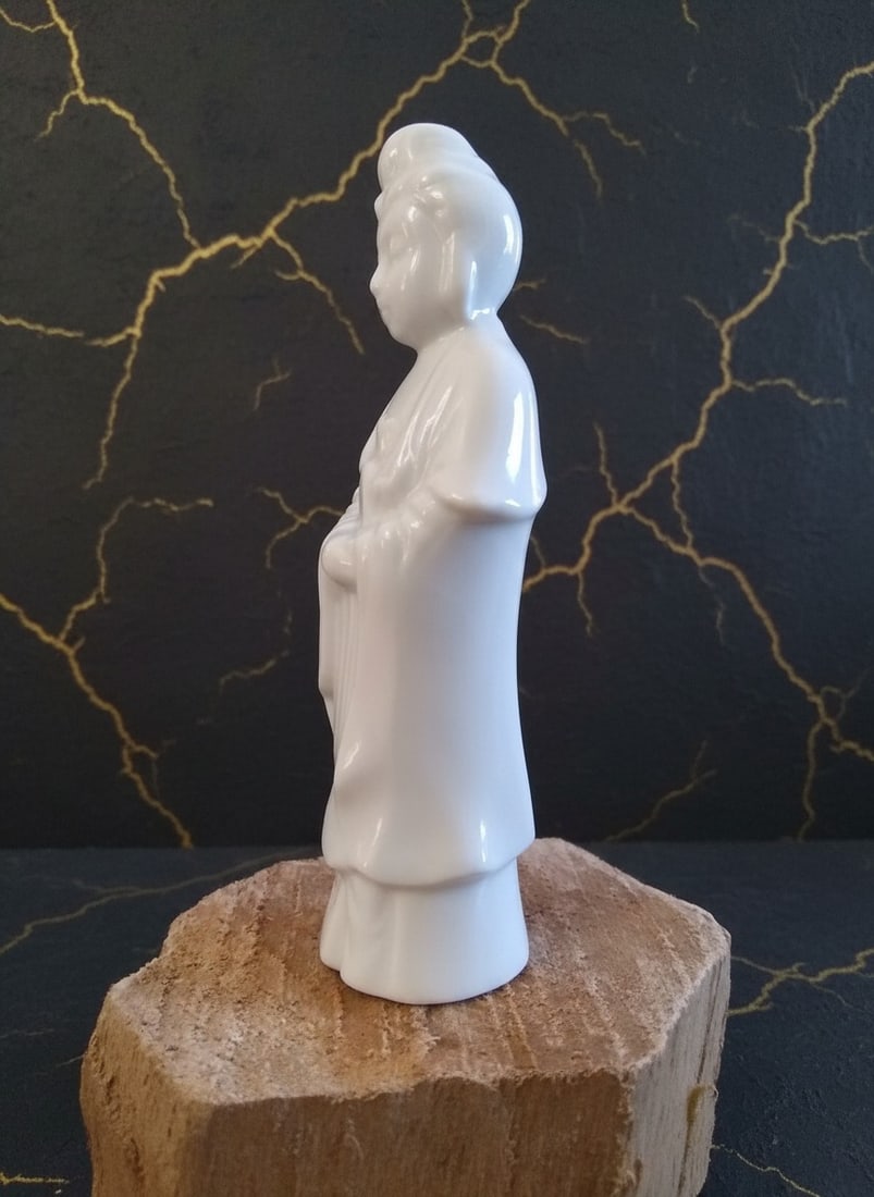 Small Vintage Japanese Geisha Figurine White Porcelain Ornament 4.5" - 3