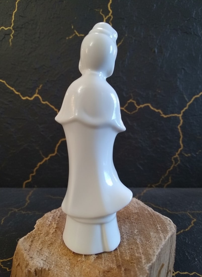 Small Vintage Japanese Geisha Figurine White Porcelain Ornament 4.5" - 4
