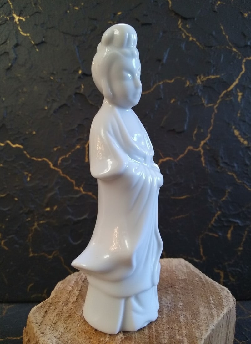 Small Vintage Japanese Geisha Figurine White Porcelain Ornament 4.5" - 6