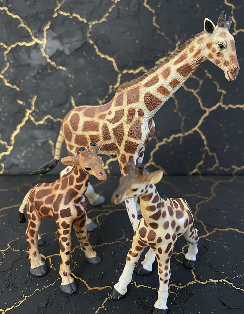 Vintage 1996 Giraffe Mother and Two Calves Safari Animal Toy Figure Set Lot - 2