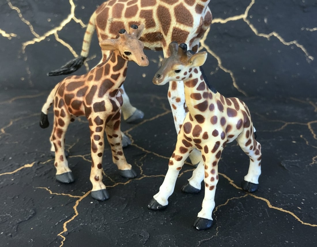 Vintage 1996 Giraffe Mother and Two Calves Safari Animal Toy Figure Set Lot - 3