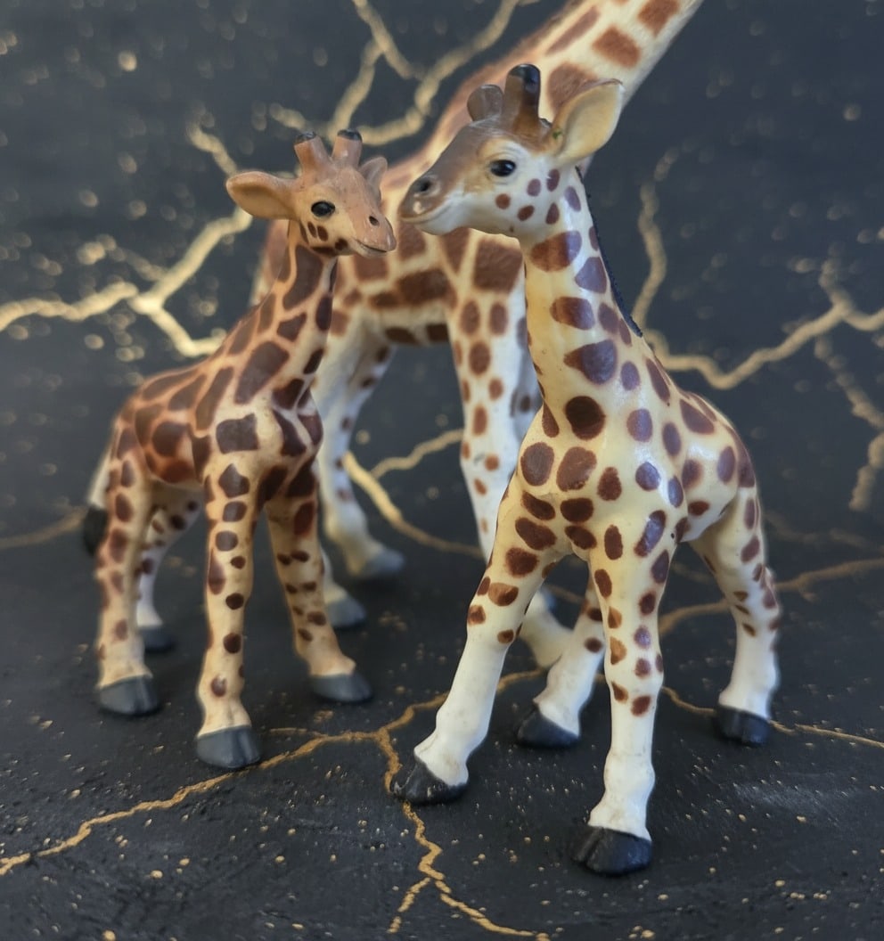 Vintage 1996 Giraffe Mother and Two Calves Safari Animal Toy Figure Set Lot - 4