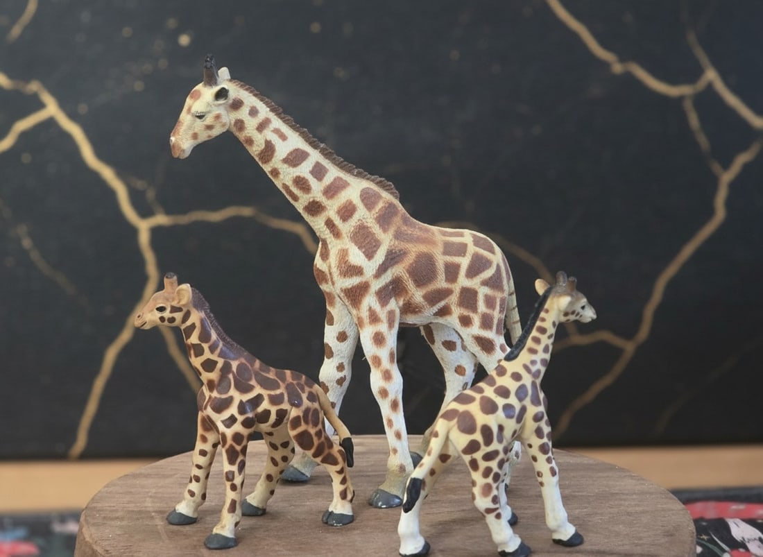 Vintage 1996 Giraffe Mother and Two Calves Safari Animal Toy Figure Set Lot - 9