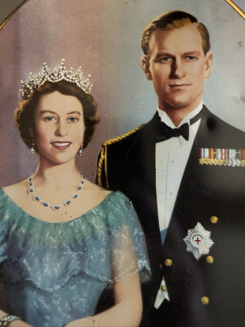 1953 Royal Coronation Biscuit Tin, Queen Elizabeth and Prince Philip Decor - 5