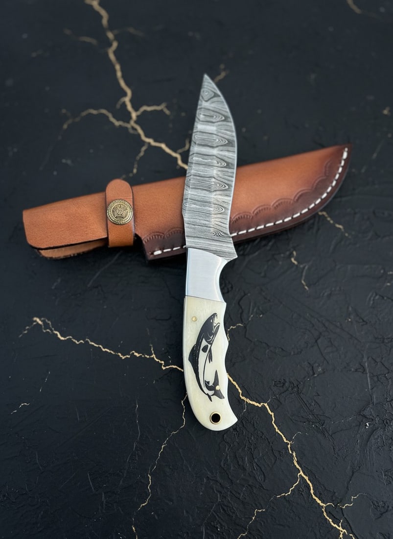 8.5" Custom Damascus Steel Fishing Knife Bone Handle with Leather Sheath: Title:8.5" Custom Damascus Steel Fishing Knife Bone Handle with Leather Sheath Description:This handcrafted knife features a durable blade and a camel bone handle, accompanied by a genuine cowhide lea