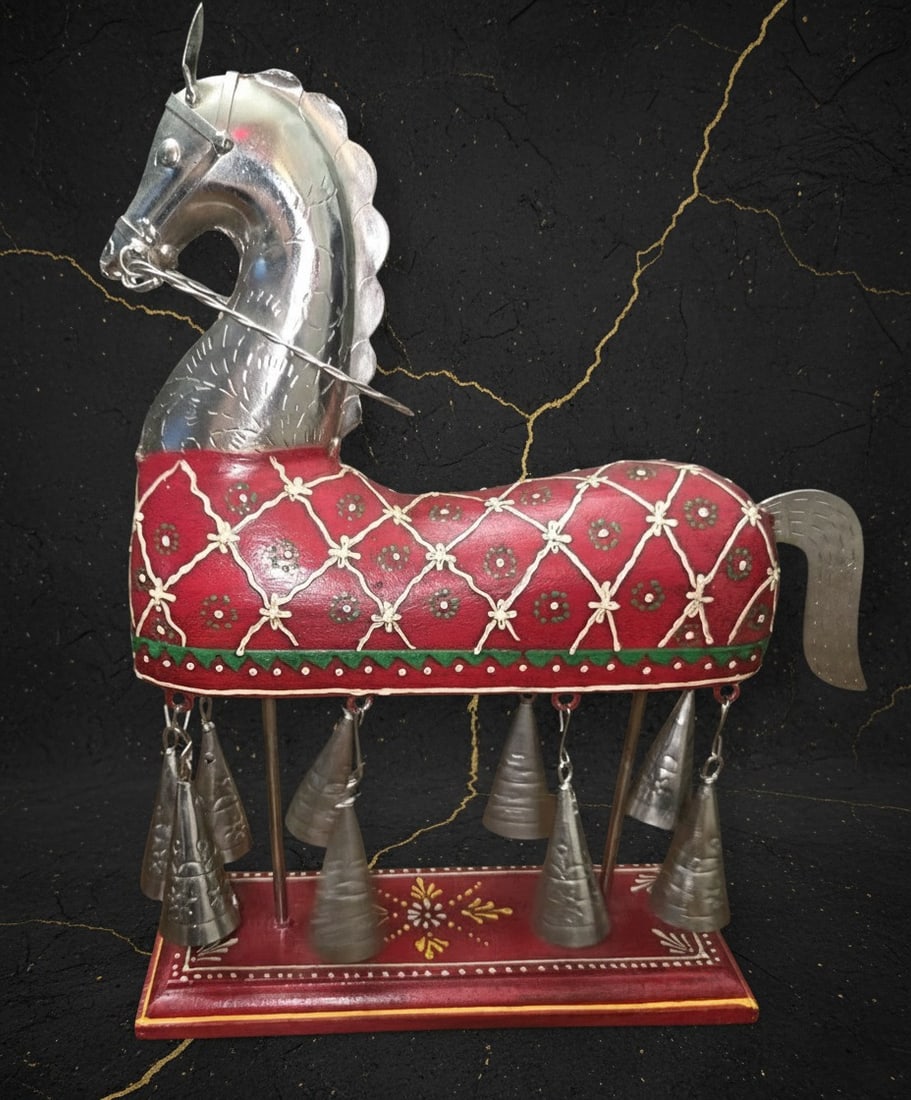 Artisanal Wood and Metal Equine Figurine Ornament for Desk or Shelf Decor: Title:Artisanal Wood and Metal Equine Figurine Ornament for Desk or Shelf Decor Description:This handmade decorative showpiece features a horse design crafted from a combination of wood and metal. It 