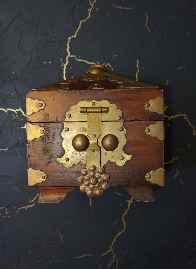 Vintage 1910 Korean Wood Keepsake Chest Brass Inlay Prayer Box (1 of 7)