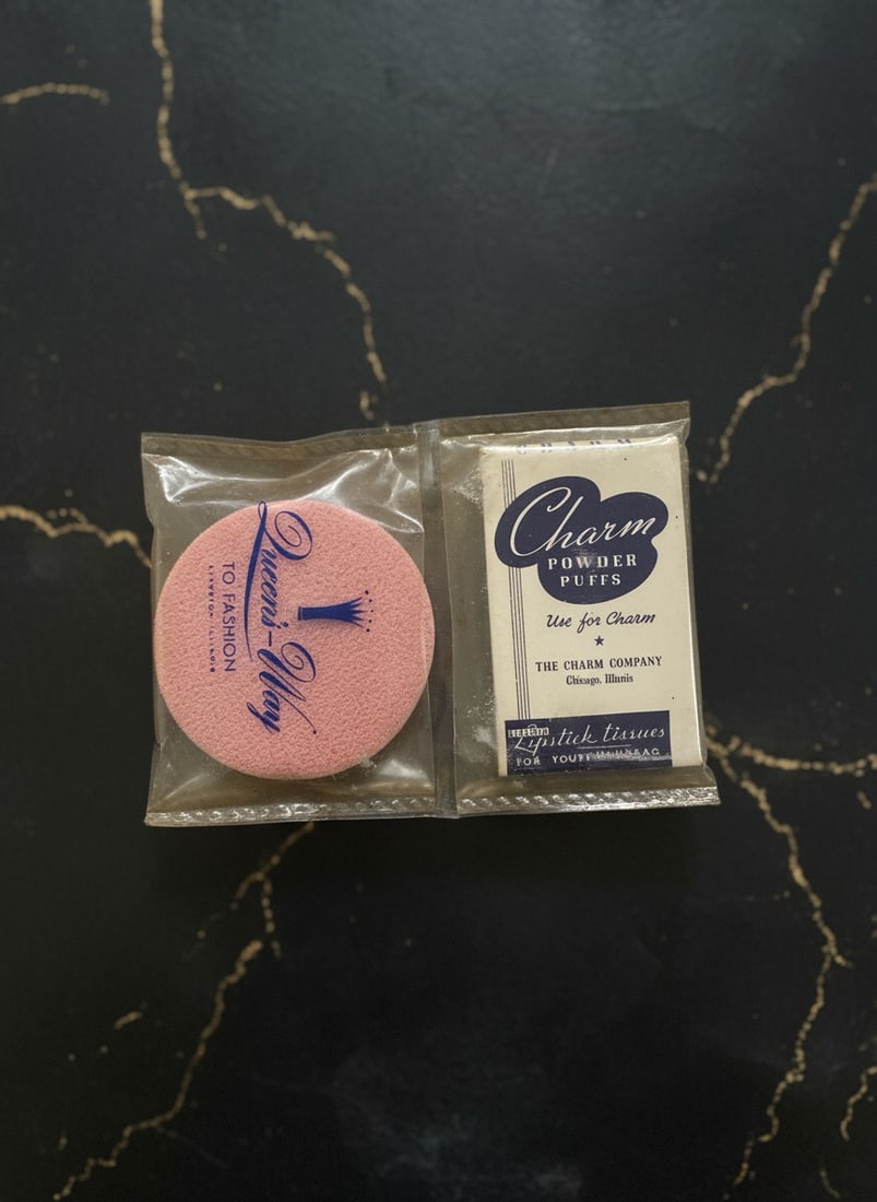 Vintage 1952 Pan Am Airline Powder Compact and Makeup Collectible Set - 10
