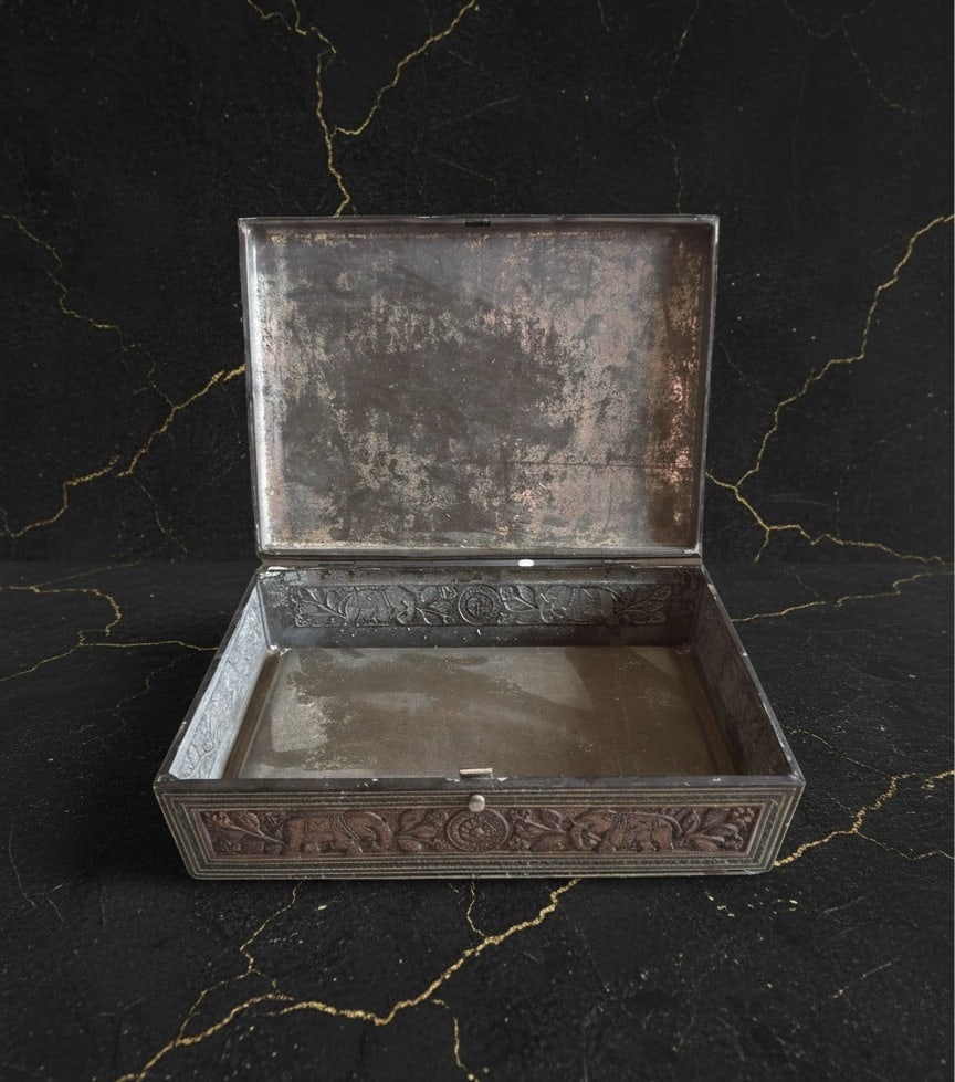 Vintage 1920s Sandalwood Style Biscuit Tin, Decorative Metal Storage Box - 6