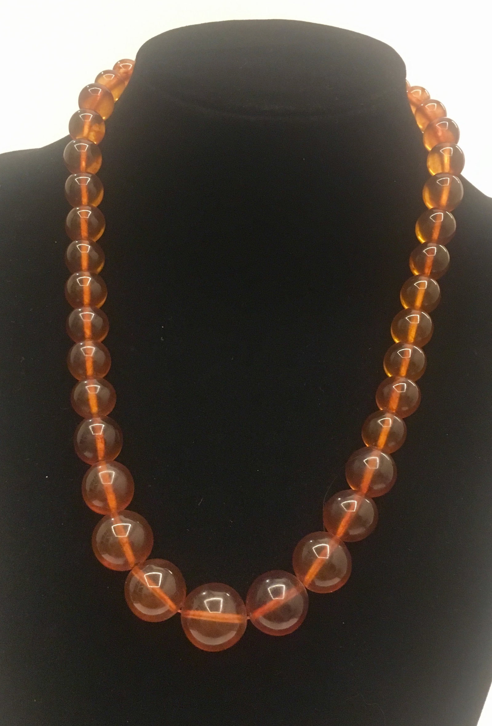 Stunning Vintage Amber Necklace made from Round Amber beads: Title:Stunning Vintage Amber Necklace made from Round Amber beads Metal:None Gemstone:Amber Weight:60.40 g Size:Bead size: 18.1 to 9.8 mm Bead size: 0.713 to 0.386 inches Made of:(Reconstituted Amber