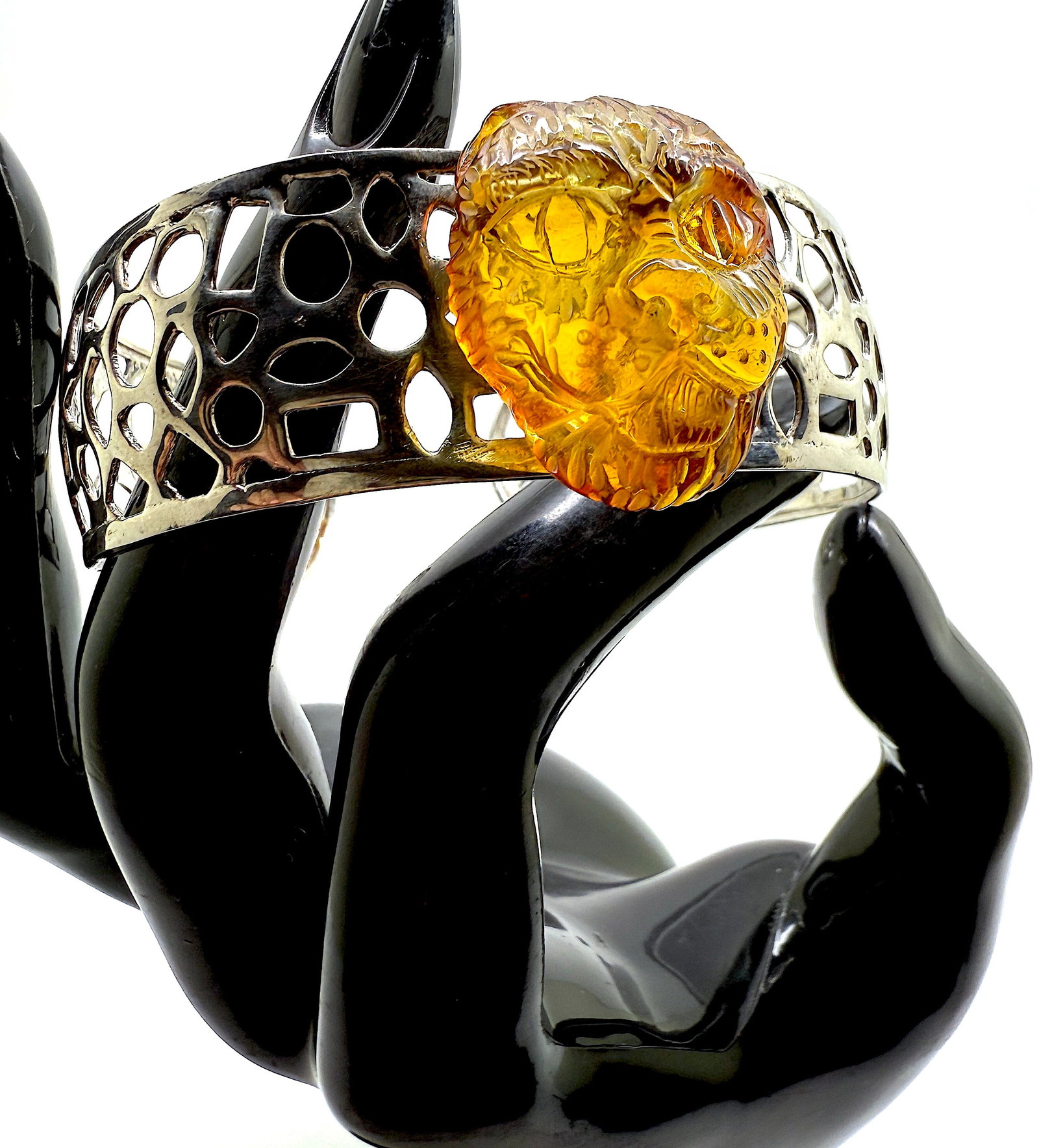 Beautiful Amber Carved Bangle Bracelet: Title:Beautiful Amber Carved Bangle Bracelet Metal:None Gemstone:Whole Stone Weight:20.0 g Size:67x74 mm Made of:(Reconstituted Amber or Whole Stone):Natural Amber Additional information:Amber does no