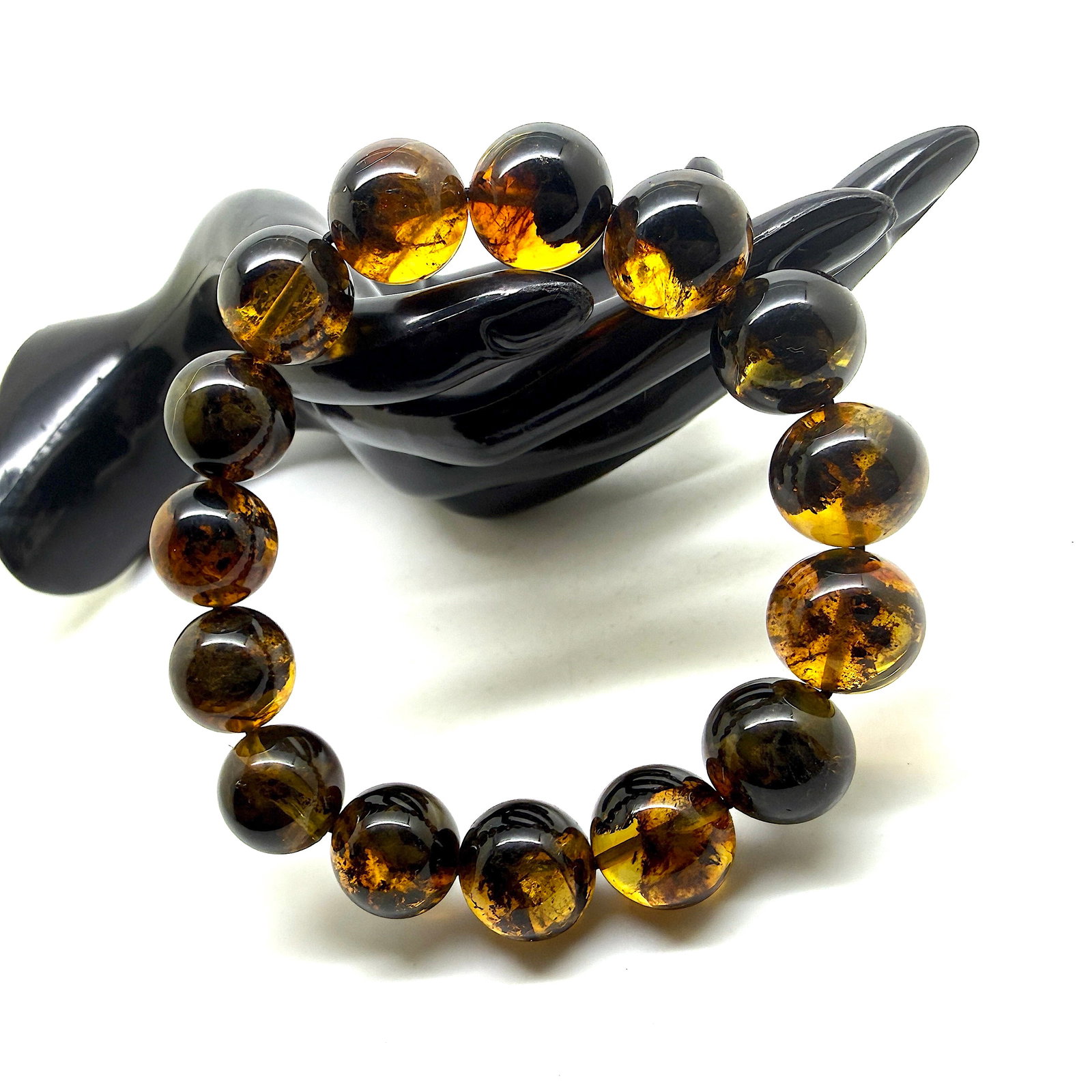 Beautiful Amber Bracelet: Title:Beautiful Amber Bracelet Metal:None Gemstone:Reconstituted Amber Weight:28.6 g Size:14mm Made of:(Reconstituted Amber or Whole Stone):Reconstituted Amber Additional information:Beautiful Amber B