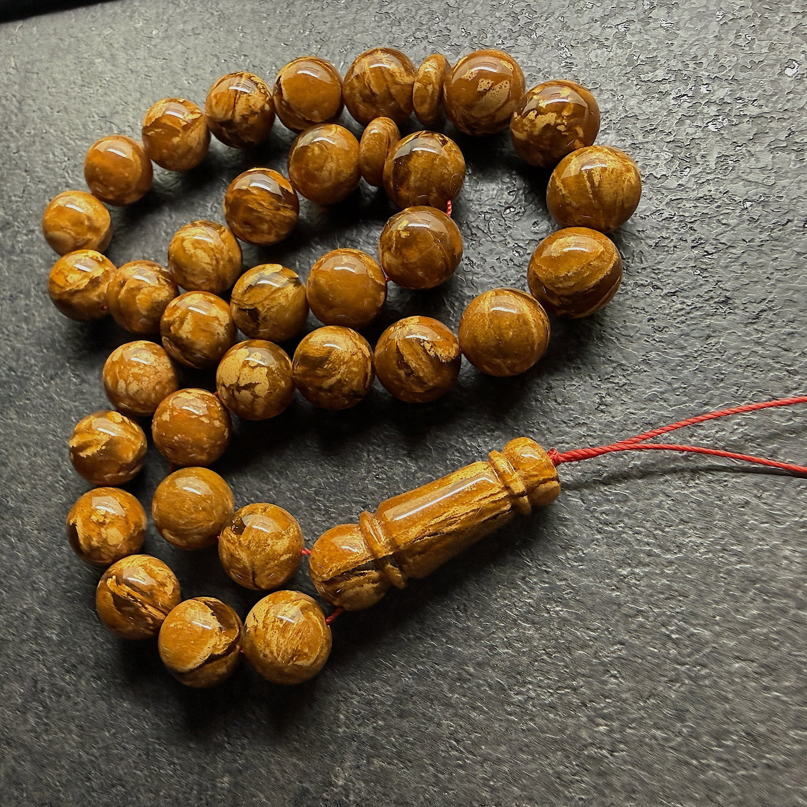 Impressive Amber Tesbih made from Round Amber beads: Title:Impressive Amber Tesbih made from Round Amber beads Metal:None Gemstone:Reconstituted Amber Weight:45.37 g Size:13mm Made of:(Reconstituted Amber or Whole Stone):Reconstituted Amber Additional i