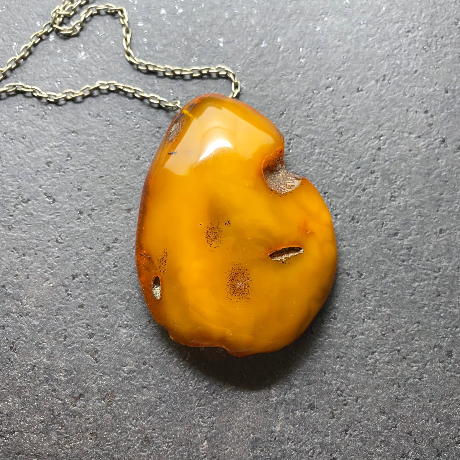 Impressive Vintage Amber Pendant with chain, shaped like a Drop - 2