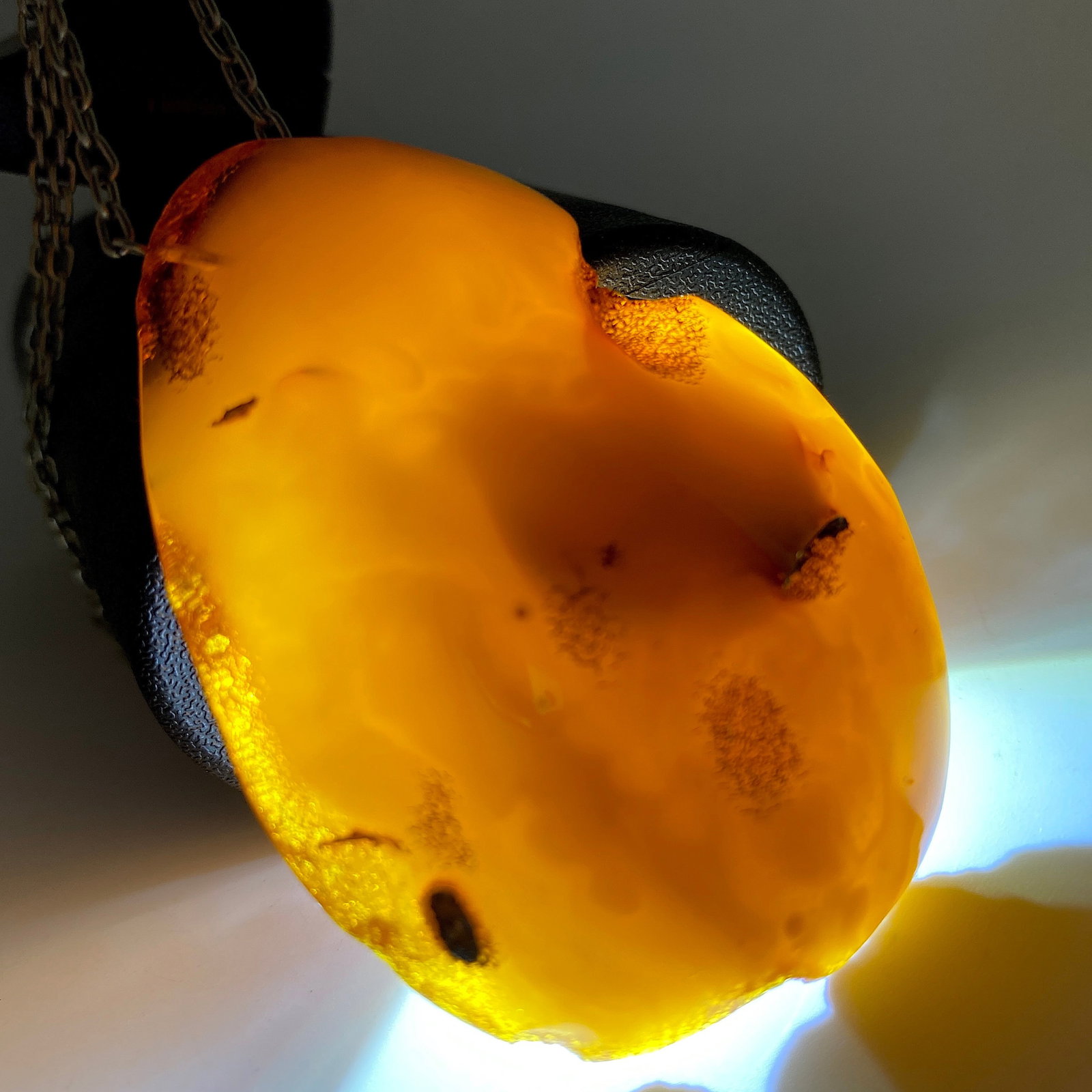 Impressive Vintage Amber Pendant with chain, shaped like a Drop - 8