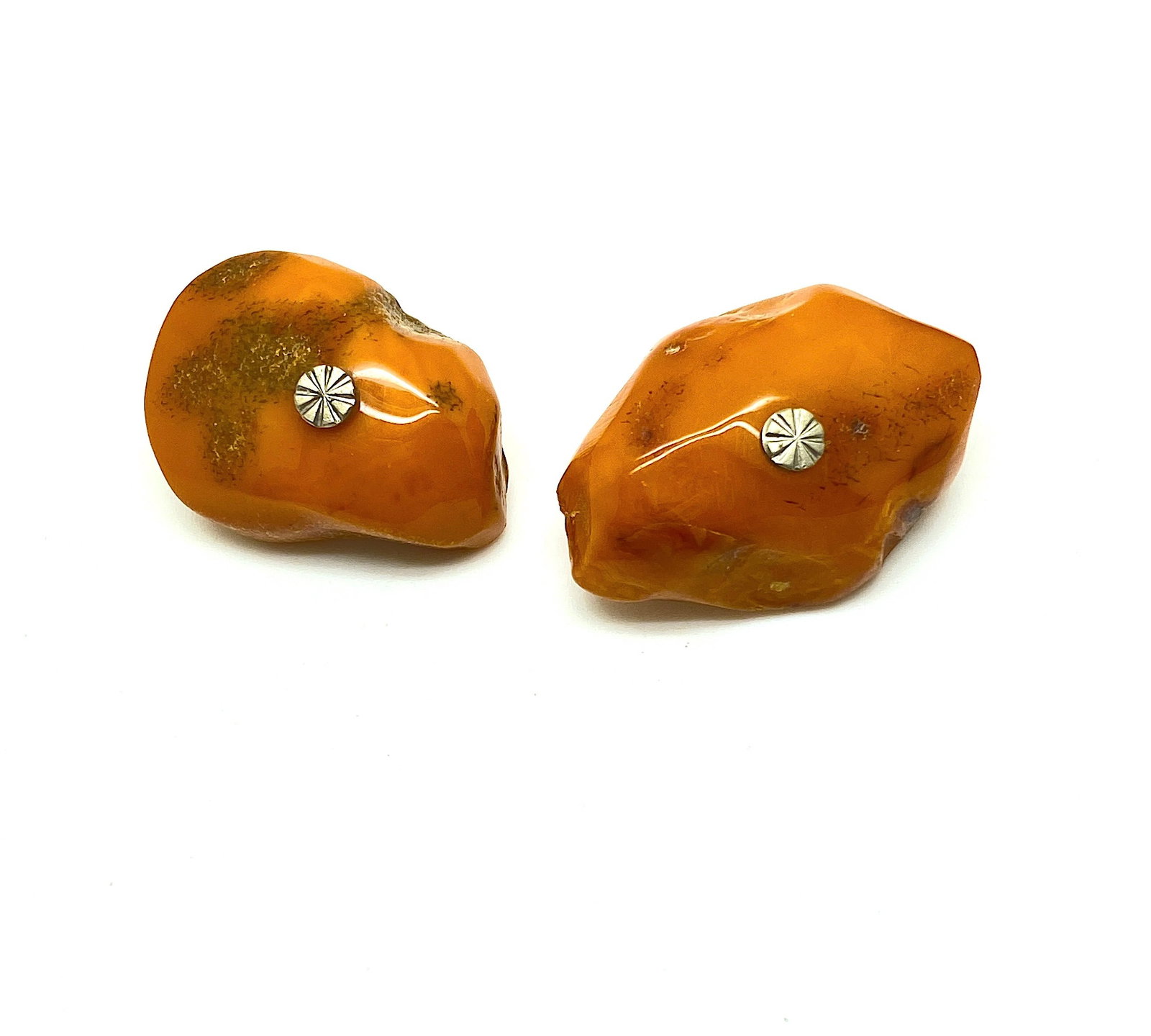 Magnificent Amber Cufflinks: Title:Magnificent Amber Cufflinks Metal:None Gemstone:Amber Weight:11.3 g Size:Size: 33.0 x 24.0 x 24.0 mm Size: 1.299 x 0.945 x 0.945 inches Made of:(Reconstituted Amber or Whole Stone):Whole Stone