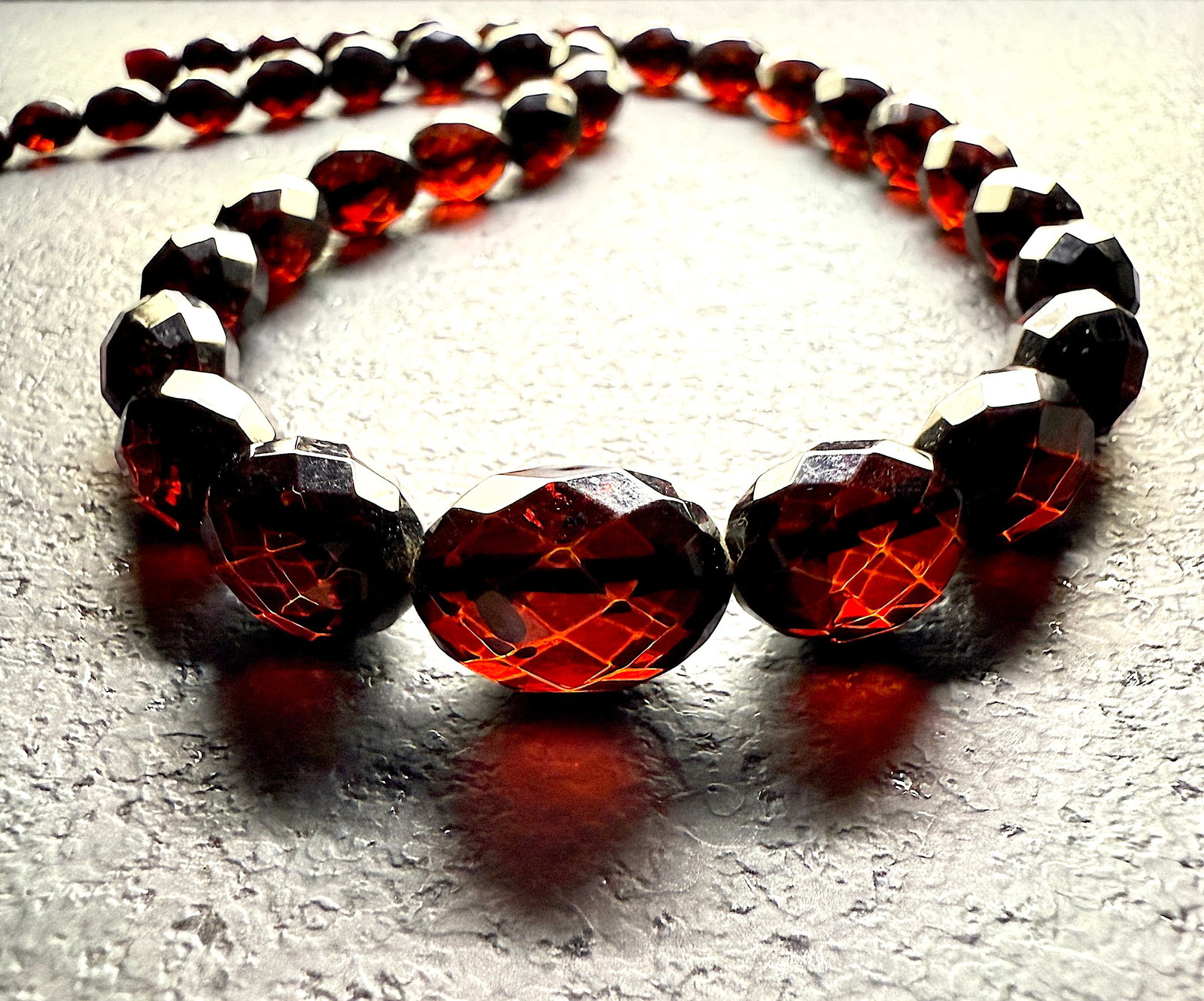 Splendid Amber Necklace made from Faceted Amber beads: Title:Splendid Amber Necklace made from Faceted Amber beads Metal:None Gemstone:Whole Stone Weight:28.6 g Size:49cm; 10-19mm Made of:(Reconstituted Amber or Whole Stone):Natural Amber Additional