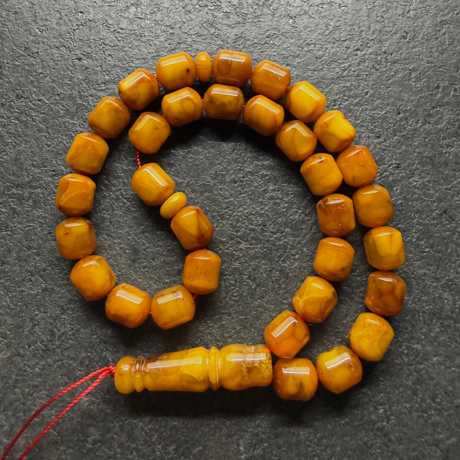 Stunning Amber Tesbih made from Round Amber beads: Title:Stunning Amber Tesbih made from Round Amber beads Metal:None Gemstone:Reconstituted Amber Weight:22.12 g Size:10x9mm Made of:(Reconstituted Amber or Whole Stone):Reconstituted Amber Additional