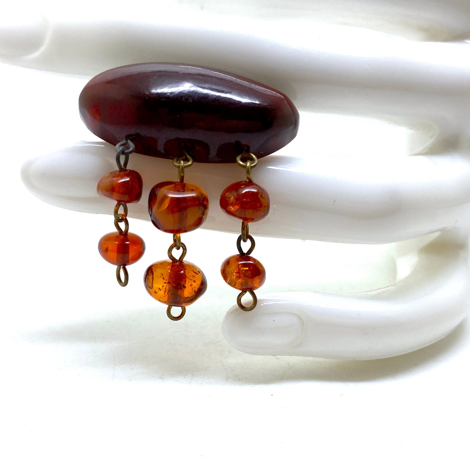 Antique Amber Brooch: Title:Antique Amber Brooch Metal:None Gemstone:Amber Weight:4.6 g Size:Size: 32.0 x 32.0 x 24.0 mm Size: 1.26 x 1.26 x 0.945 inches Made of:(Reconstituted Amber or Whole Stone):Reconstituted Amber