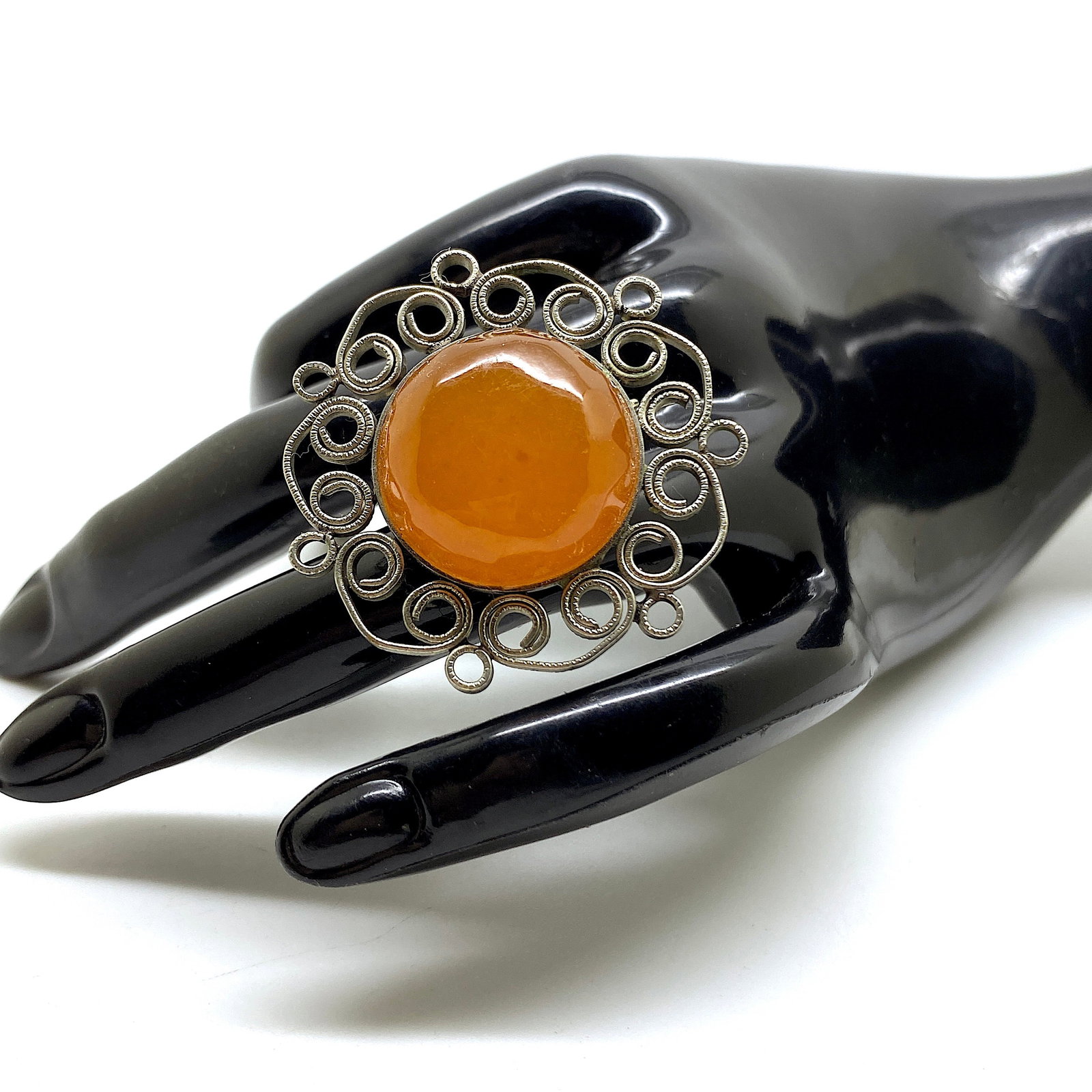 Amazing Vintage Amber Brooch: Title:Amazing Vintage Amber Brooch Metal:Metal Gemstone:Amber Weight:8.4 g Size:Size: 36.0 x 36.0 x 12.0 mm Size: 1.417 x 1.417 x 0.472 inches Made of:(Reconstituted Amber or Whole Stone):Whole Stone