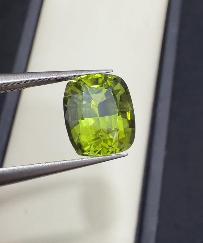 Natural Green Peridot Cushion Cut Gemstone For Jewelry - 3.30 Carat - 4