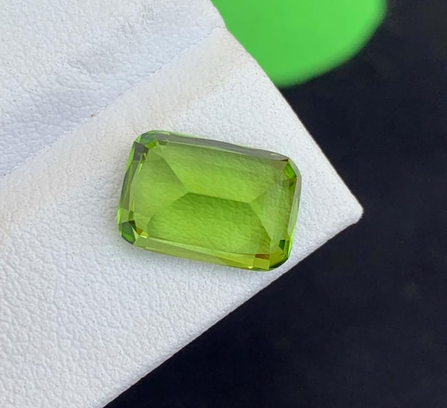 Cushion Cut Peridot Gemstone: Natural August Birthstone, Pakistan (4.24 carats) - 2