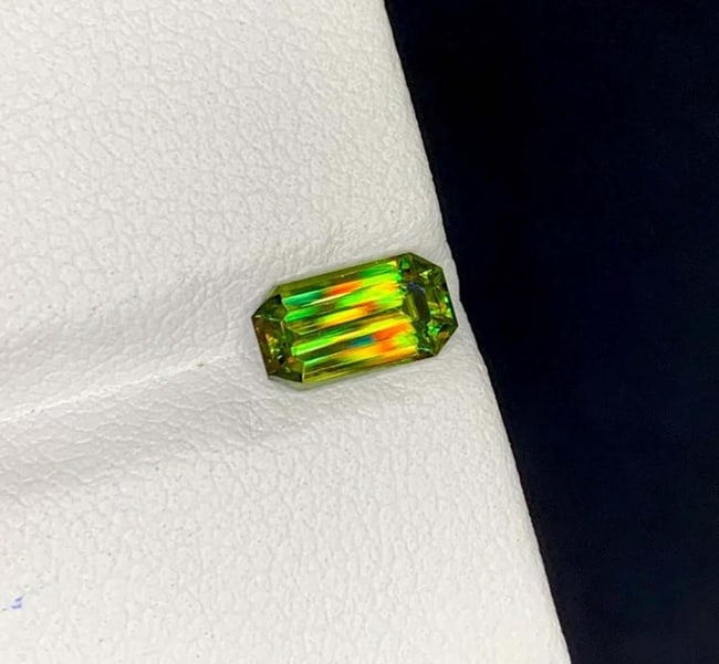 Green Sphene Gemstone: Natural Titanite Round Cut, June Birthstone: Highlights Supplies for making crafts Materials: Gemstone: Sphene Natural Chrome Sphene Titanite Gemstone, Full Fire Lustrous Green Sphene Round Cut for Ring June Birthstone Weight : 1.090 cts Dimensi
