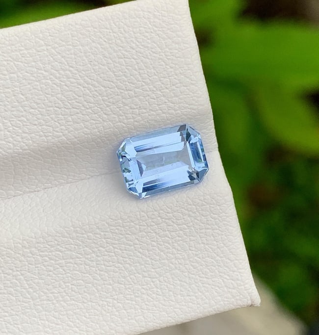 Santa Maria Aquamarine Gemstone: 1.81 Ct Emerald Cut Madagascar Beryl for Jewelry Making: Experience the elegance of this natural Santa Maria Aquamarine gemstone, weighing an impressive 1.81 carats and sourced from the renowned gemstone regions of Madagascar. Known for its rich, deep blue 