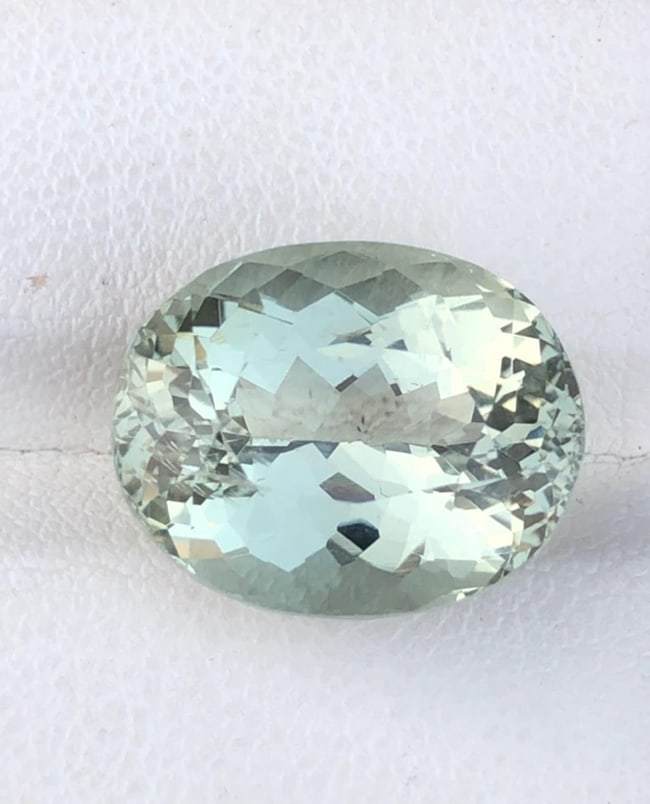 Natural Green Beryl Oval Cut Gemstone From Skardu Pakistan - 11.780 Carat - 2