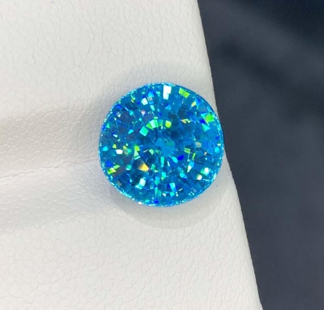 Cambodian Blue Zircon Gemstone : 10.46 CT Round Cut: Highlights Supplies for making crafts Materials: Gemstone: Zircon Cambodian Blue Zircon Gemstone Elevate your jewelry collection with the exquisite beauty of this Natural Full Fire & Sparkly Cambodian