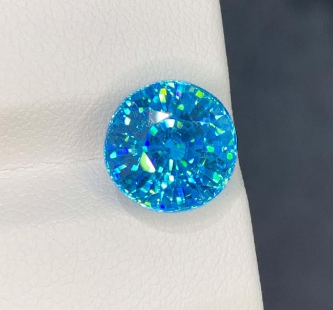 Cambodian Blue Zircon Gemstone : 10.46 CT Round Cut - 2