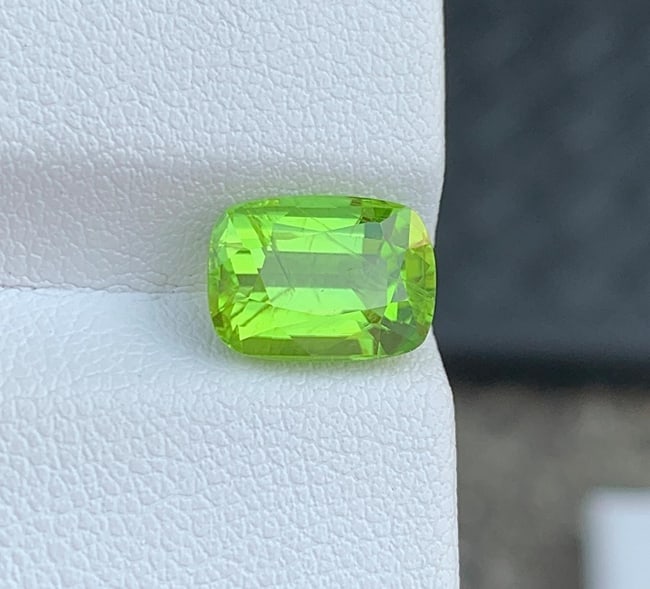 Cushion Cut Peridot Gemstone: Natural August Birthstone, Pakistan (3.36 carats) - 3